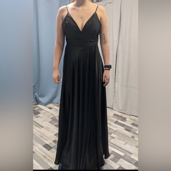 Robe de bal en satin noir - Picture 1 of 5